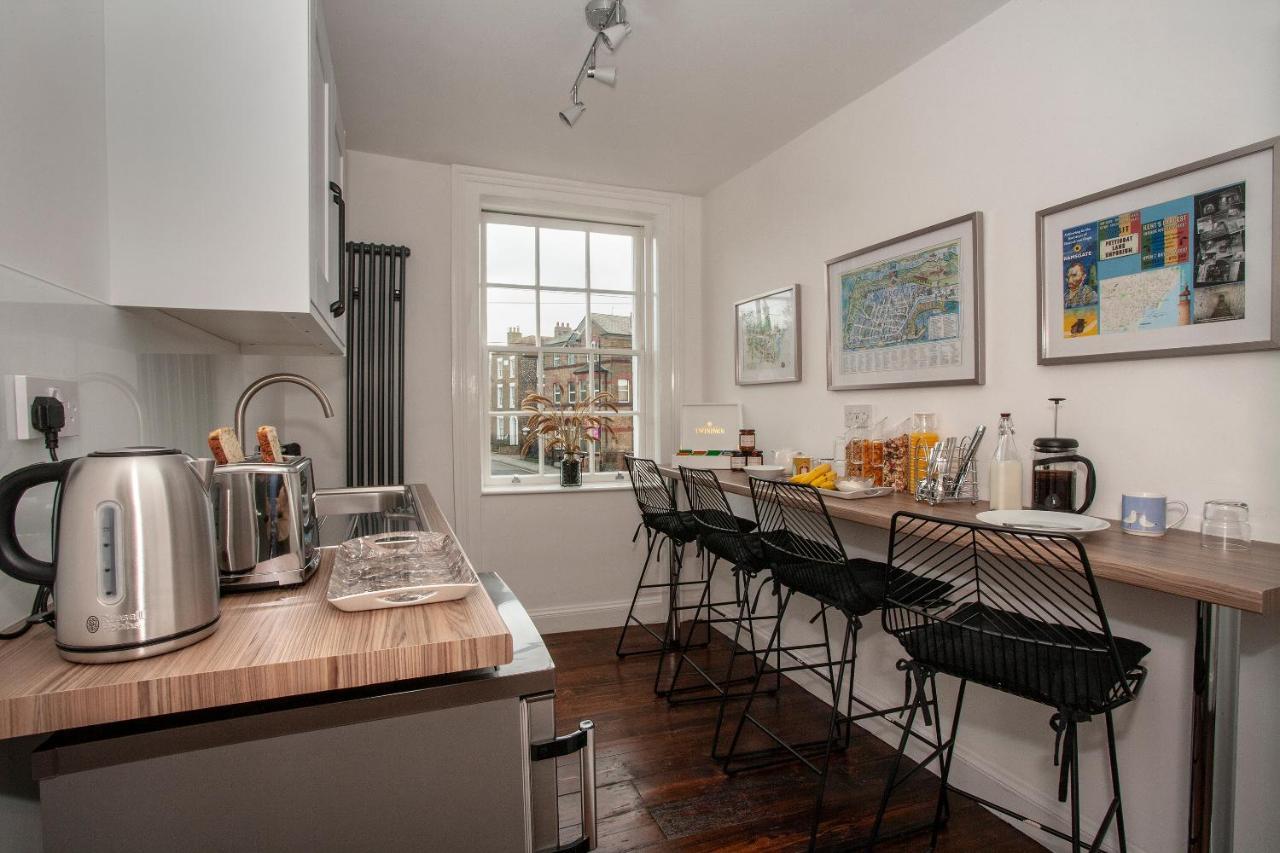 Trinity Square, Margate Apartment Екстериор снимка